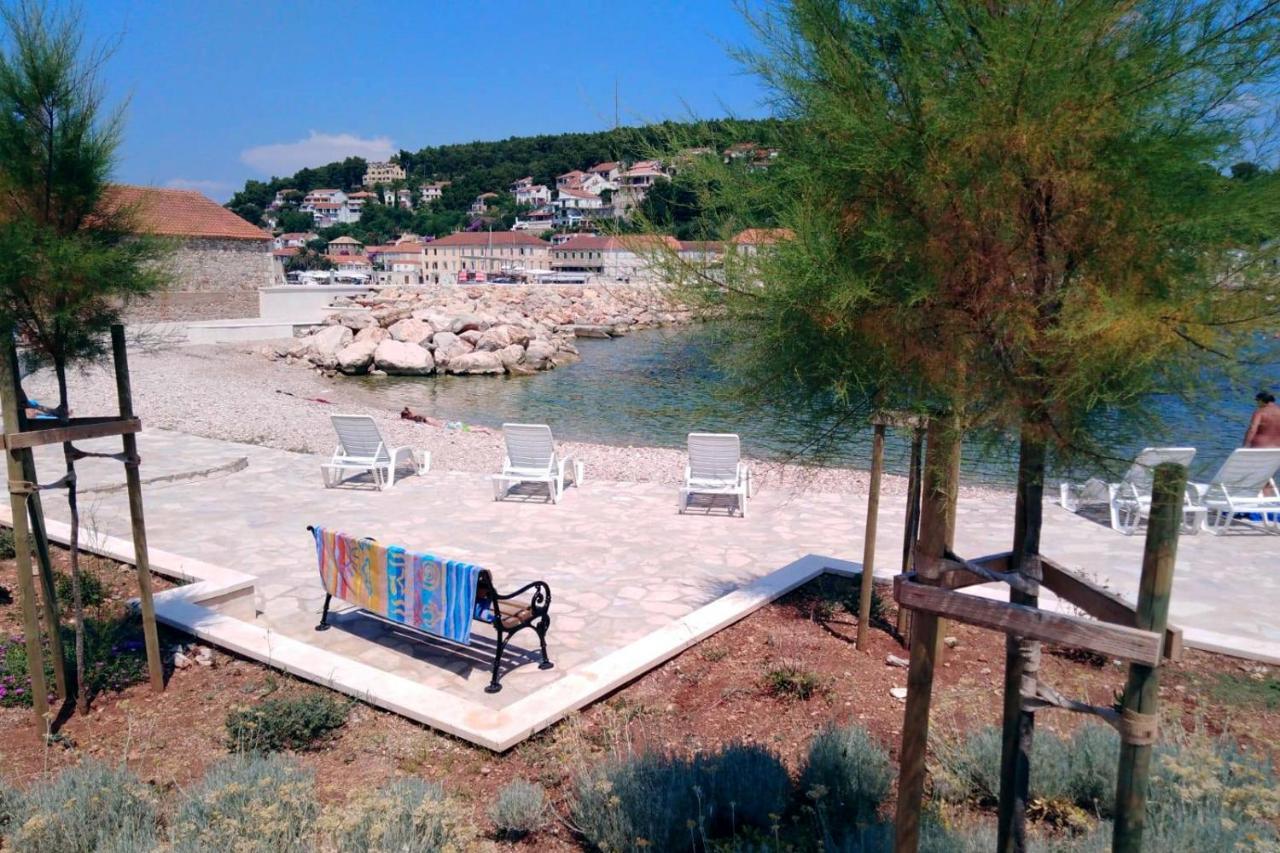 Apartments With A Parking Space Jelsa, Hvar - 8746 Йелса Екстериор снимка