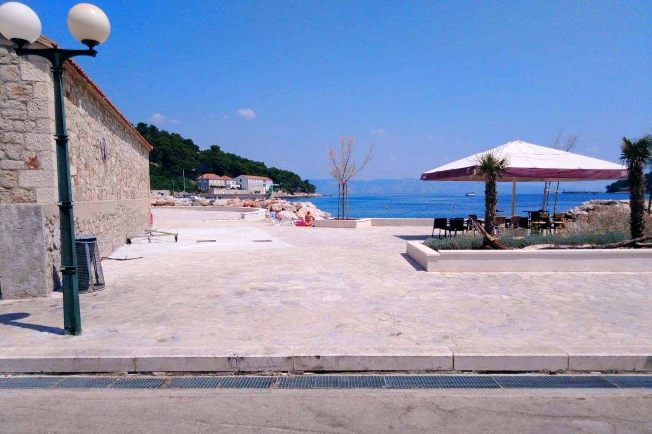 Apartments With A Parking Space Jelsa, Hvar - 8746 Йелса Екстериор снимка