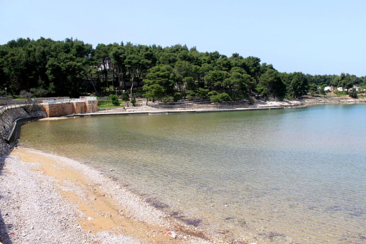 Apartments With A Parking Space Jelsa, Hvar - 8746 Йелса Екстериор снимка
