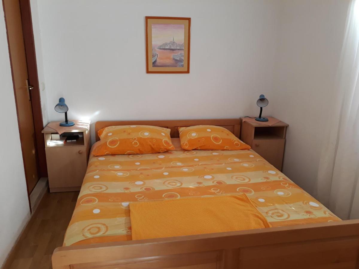 Apartments With A Parking Space Jelsa, Hvar - 8746 Йелса Екстериор снимка